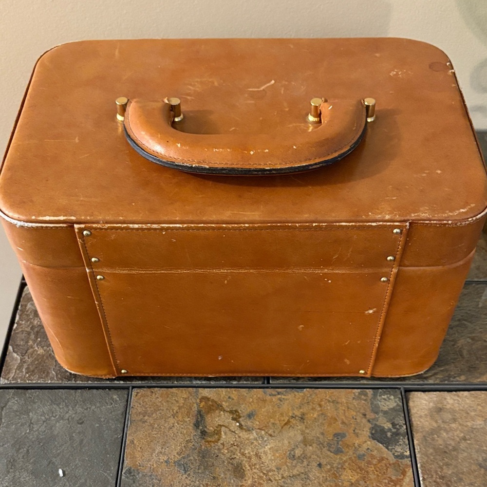 Vintage Brown Leather Box with Handle - Picture 6 of 6